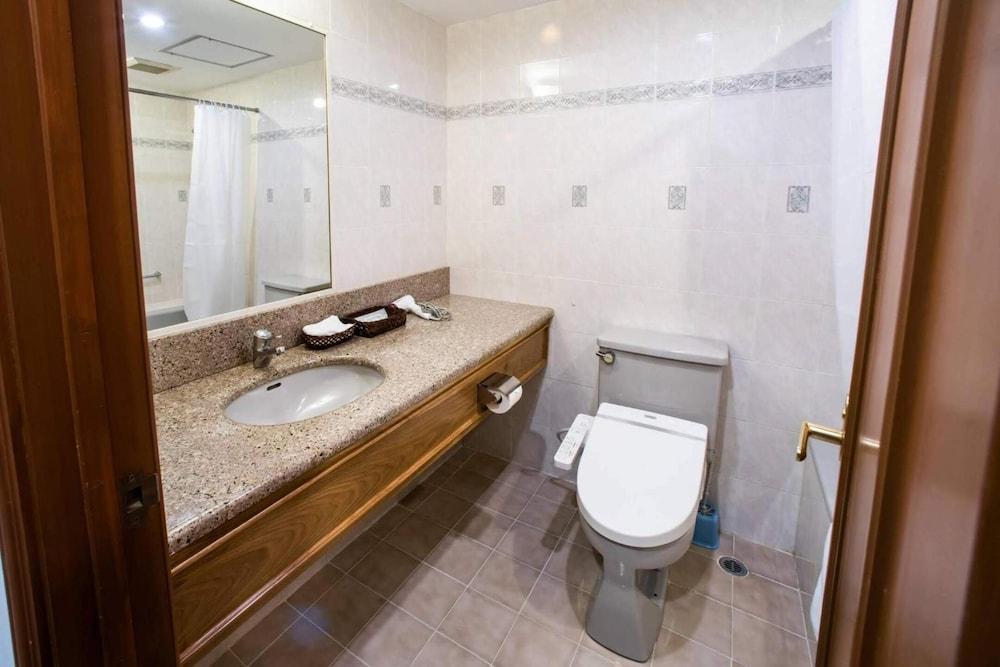 Saigon Court Serviced